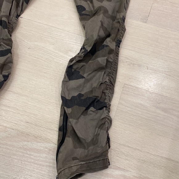 Size 32 - H&M Divided Men’s Joggers - Army - - Picture 3 of 7